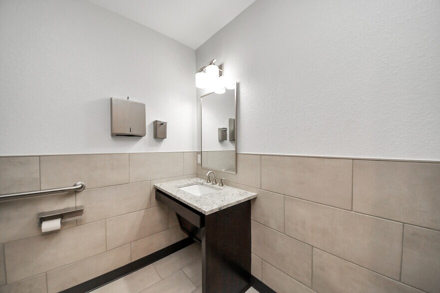 More Photos Of 6536 Greatwood Pky, Sugar Land Office For Sale