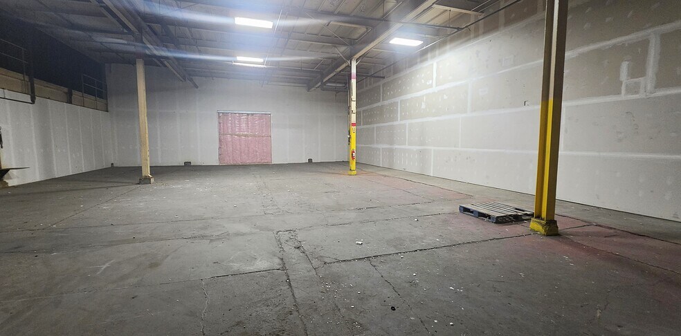 More Photos Of 165 S Platt St, Albion Town Orleans Warehouse For Lease