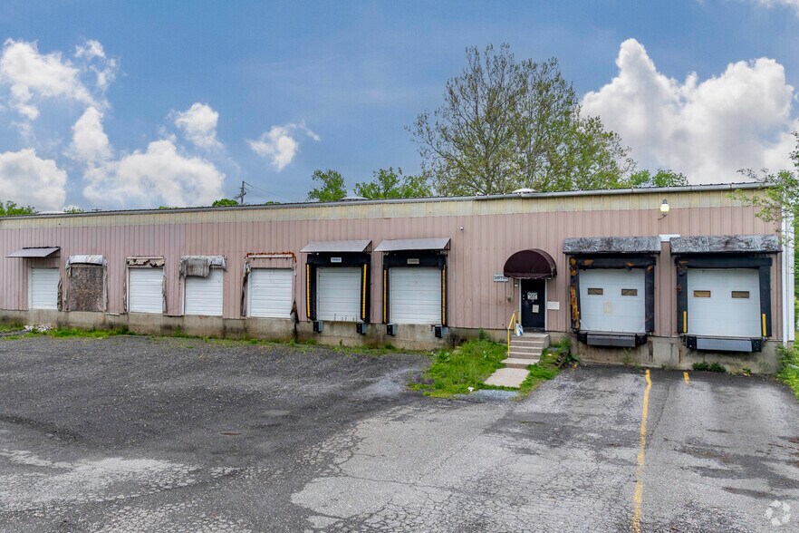 More Photos Of 265 Ballard Rd, Middletown Warehouse For Lease