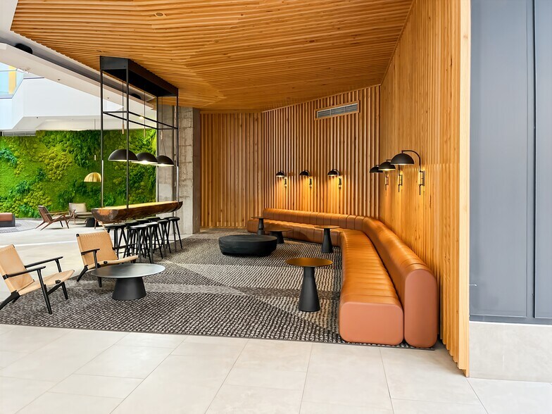 More Photos Of 999 18th St, Denver Coworking Space