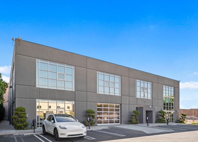 More Photos Of 1245 Factory Pl, Los Angeles Loft Creative Space For Lease