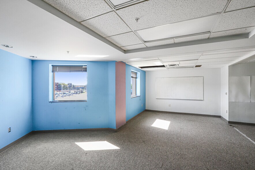 More Photos Of 184 Salem Ave, Dayton Office Residential For Lease