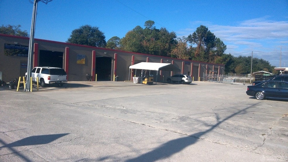 More Photos Of 329 Parkridge Ave, Orange Park Warehouse For Lease