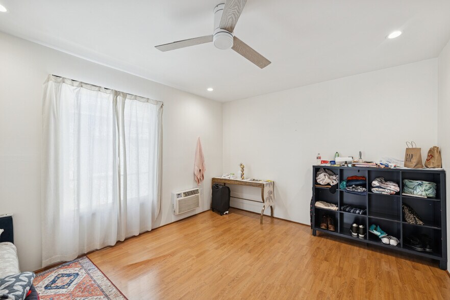 More Photos Of 7748 Santa Monica Blvd, West Hollywood Storefront Retail Residential For Sale