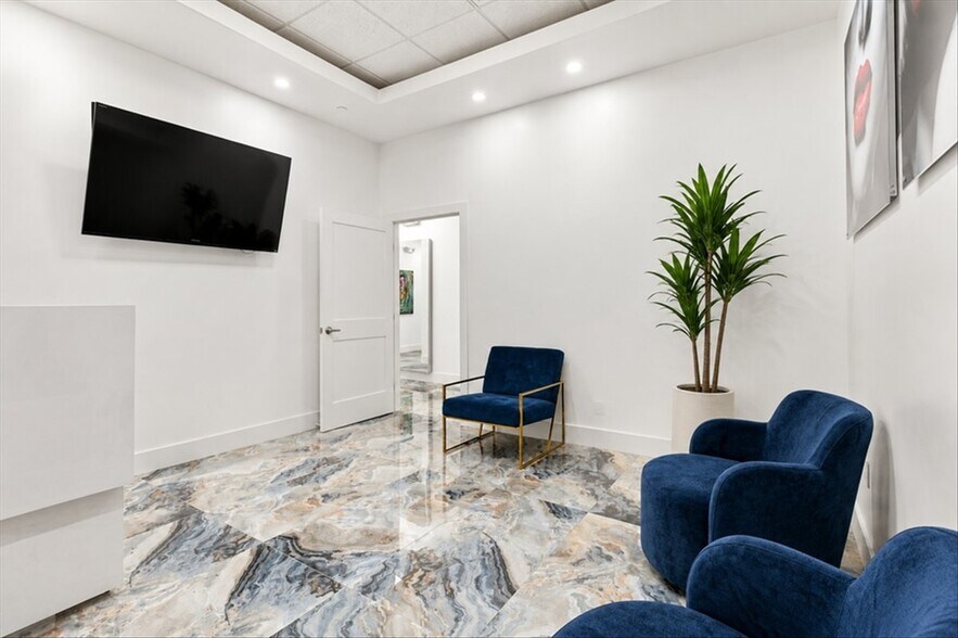 More Photos Of 2920-2950 NE 207th St, Aventura Unknown For Lease