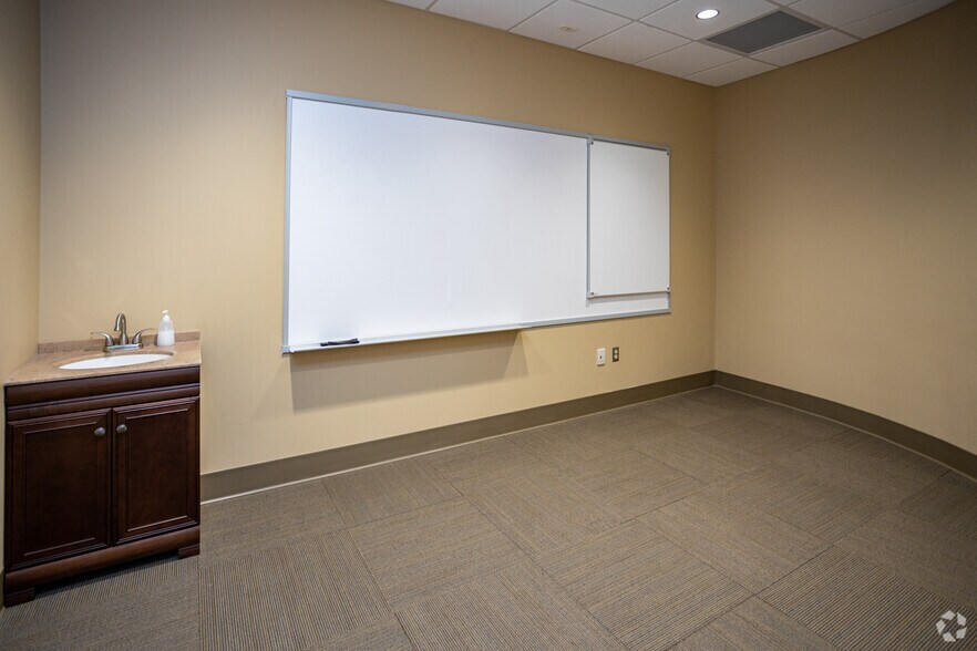 More Photos Of 201 Resting Tree Dr, Bristol Office For Lease