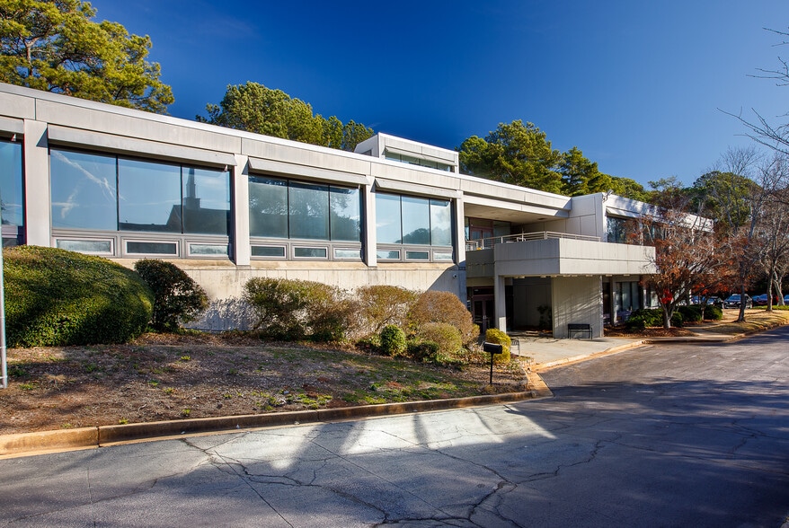 More Photos Of 3516 Covington Hwy, Decatur Office For Sale