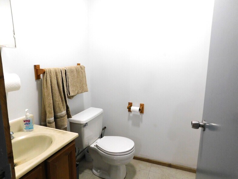 More Photos Of 215 Nieman St, Sunman Warehouse For Lease