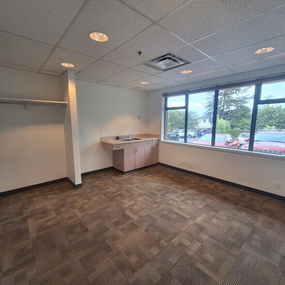 More Photos Of 6010 Brickyard Rd, Nanaimo Medical For Lease