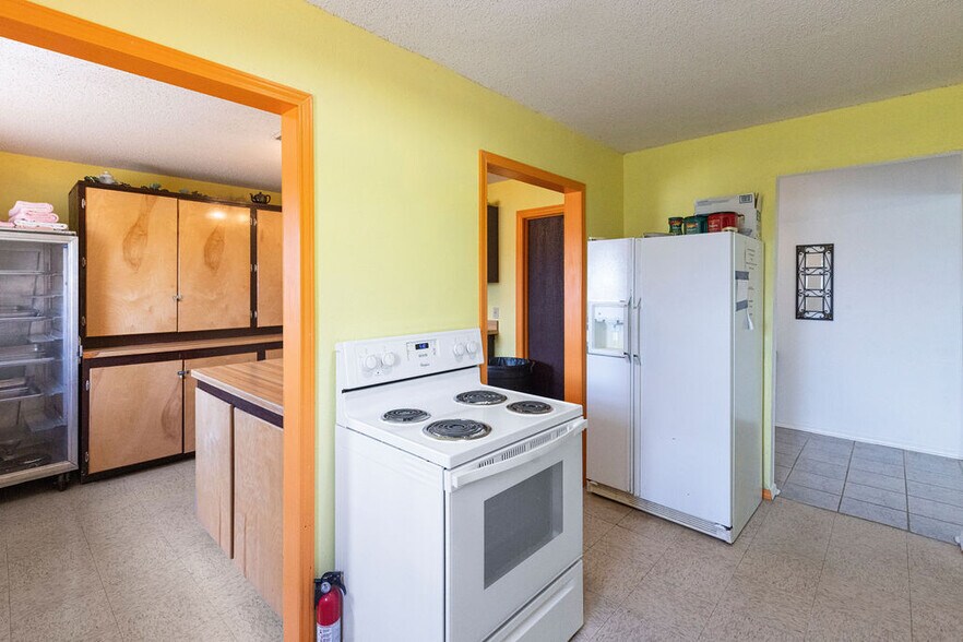 More Photos Of 58225 US-60, Fairland General Retail For Sale