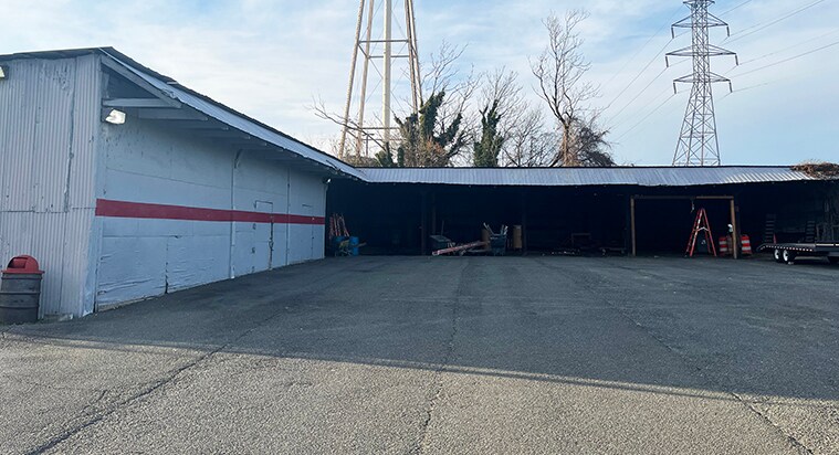 More Photos Of 1108 Dinneen St, Richmond Flex For Lease