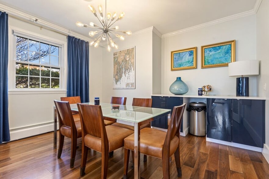 More Photos Of 4 Townsend Ave, Boothbay Harbor Freestanding For Sale
