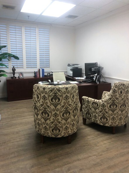 More Photos Of 2375 Tamiami Trl N, Naples Loft Creative Space For Sale