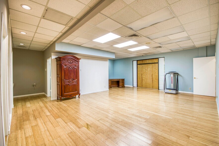 More Photos Of 11211 Prosperity Farms Rd, Palm Beach Gardens Medical For Sale