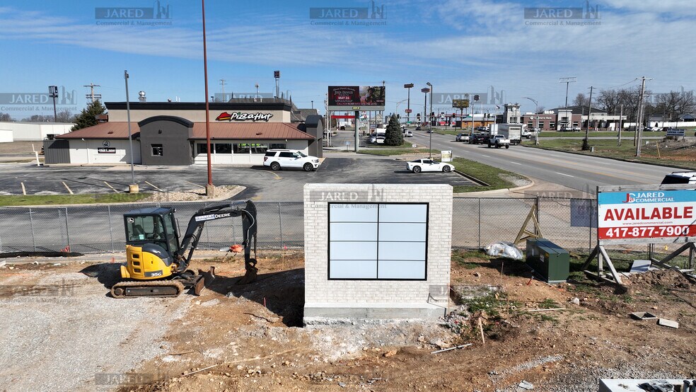 More Photos Of 1565-1585 S Jefferson Ave, Lebanon General Retail For Lease