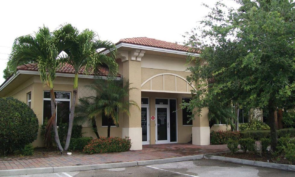 Primary Photo Of 300-322 NW Bethany Dr, Port Saint Lucie Medical For Lease