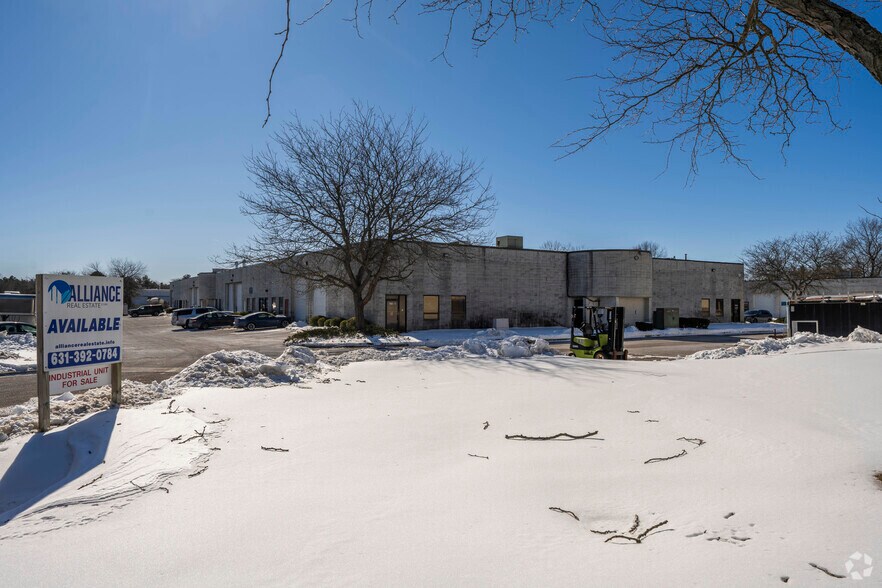 More Photos Of 140 Keyland Ct, Bohemia Office For Sale