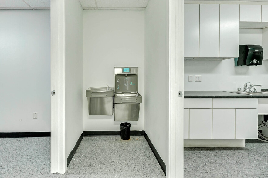 More Photos Of 1101 Alma St, Tomball Medical For Lease