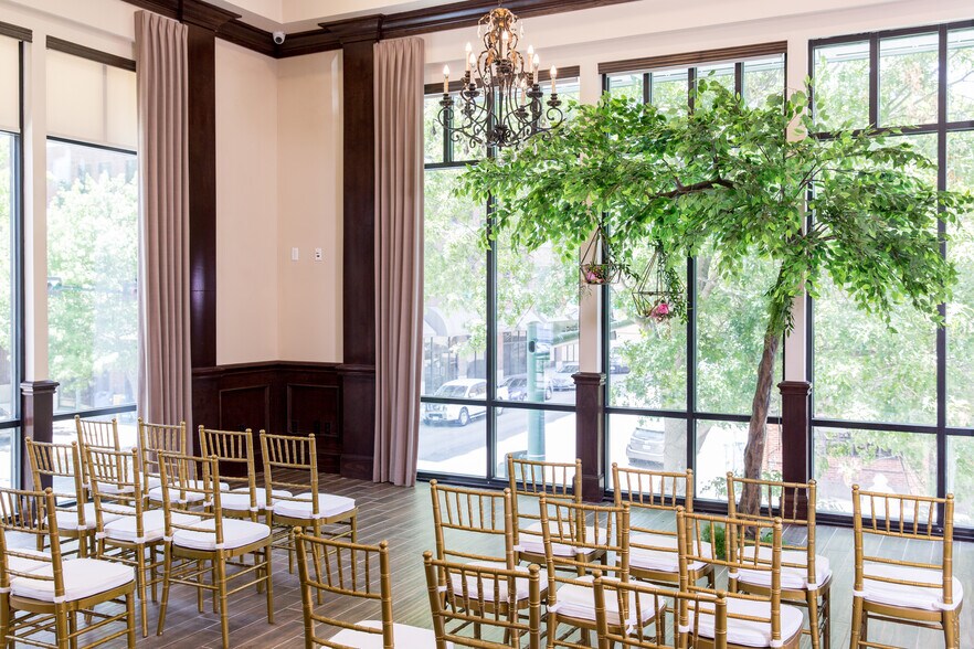 More Photos Of 724 Austin Ave, Waco Restaurant For Sale