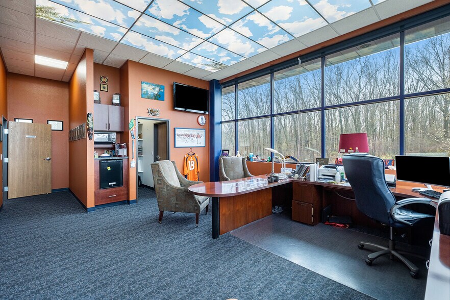 More Photos Of 2021 Wellworth Ave, Jackson Warehouse For Sale