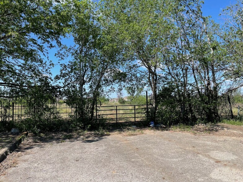 More Photos Of 9142 Somerset Rd, San Antonio Land For Sale