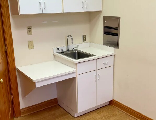 More Photos Of W62N225 Washington Ave, Cedarburg Medical For Lease