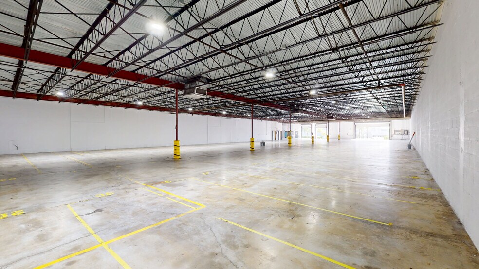 More Photos Of 8007-8115 NW 74th Ave, Miami Warehouse For Lease