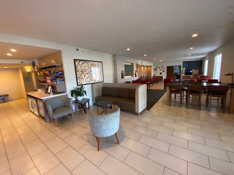 More Photos Of 43719 17th St W, Lancaster Hotel For Sale