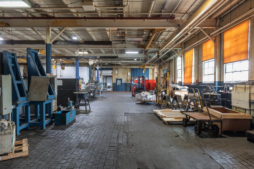 More Photos Of 24000 Lakeland Blvd, Euclid Manufacturing For Sale