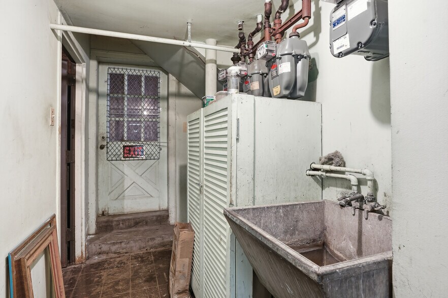 More Photos Of 10835 S Western Ave, Chicago Apartments For Sale
