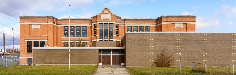 More Photos Of 601 Barton St E, Hamilton Schools For Sale