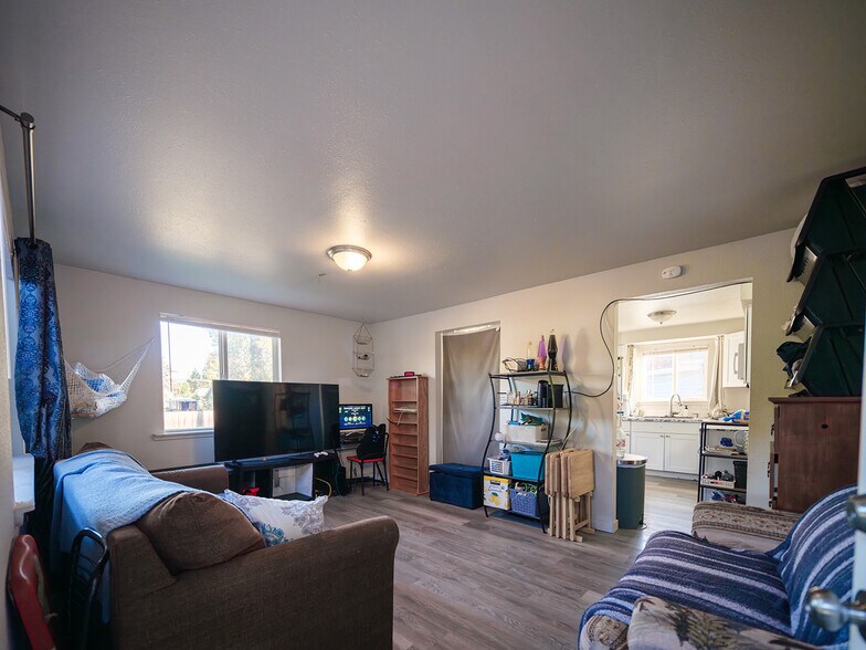 More Photos Of 521 Walnut St, Independence Multifamily For Sale