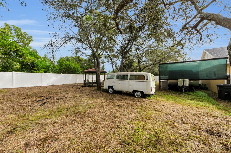 More Photos Of 11748 La Madera Blvd, Port Richey Office For Sale
