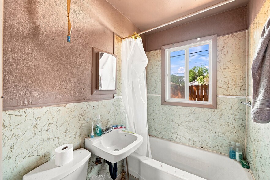 More Photos Of 2006 E 7th St, Pueblo Multifamily For Sale