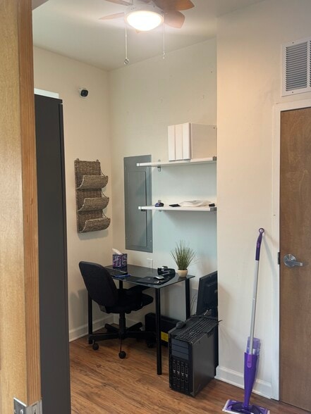 More Photos Of 719 E 10th St, Wilmington Office For Sale