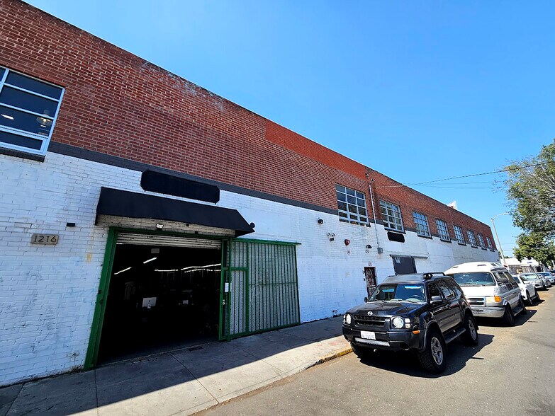 Primary Photo Of 1216 E 18th St, Los Angeles Manufacturing For Lease