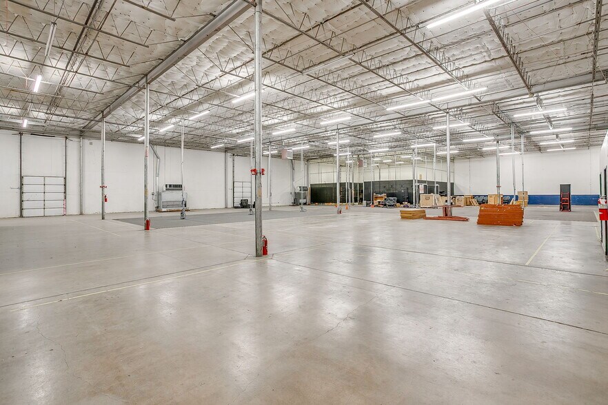 More Photos Of 4929 Northeast Pky, Fort Worth Distribution For Lease