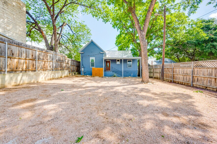 More Photos Of 1309 E 7th St, Austin Office Residential For Sale