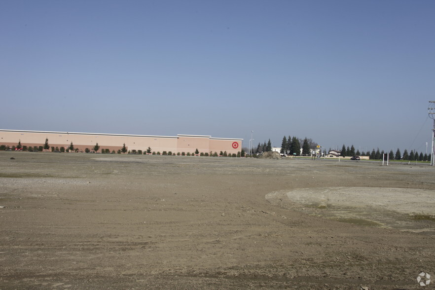 Primary Photo Of NWC Cross & Mooney, Tulare Land For Sale