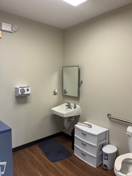 More Photos Of 388 Washington Rd, Sayreville Freestanding For Lease