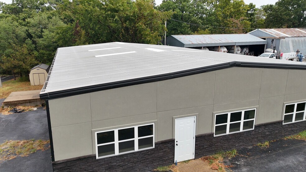 More Photos Of 1192 S Business Route 5, Camdenton Industrial For Sale