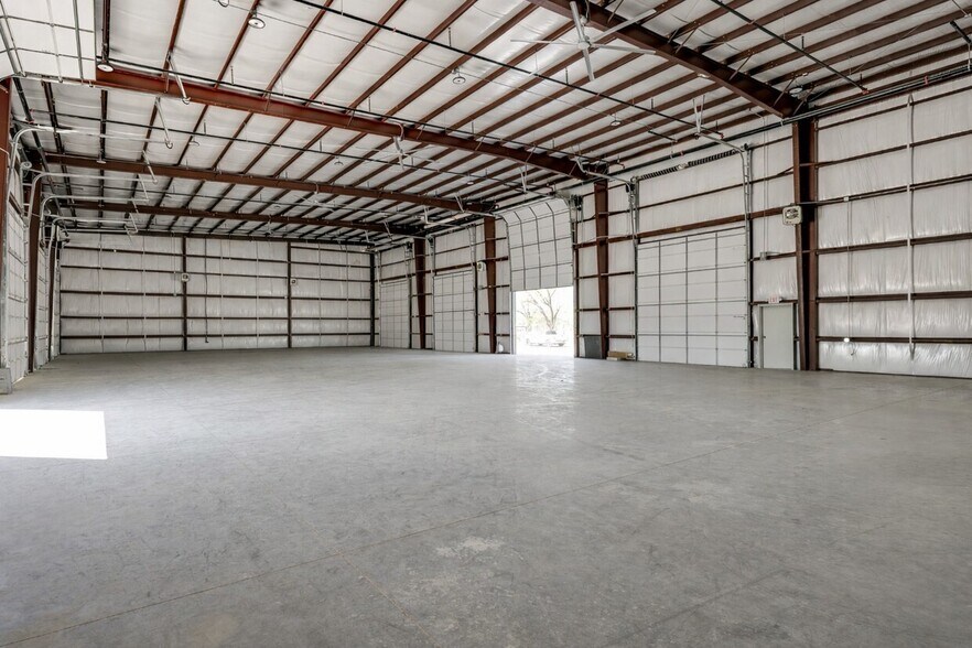 More Photos Of 5701 Parker Henderson Drive, Fort Worth Service For Sale