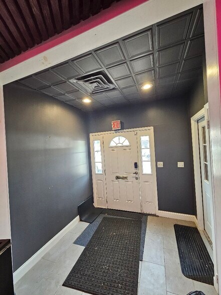 More Photos Of 12-14 Tulip Ave, Floral Park Light Distribution For Lease