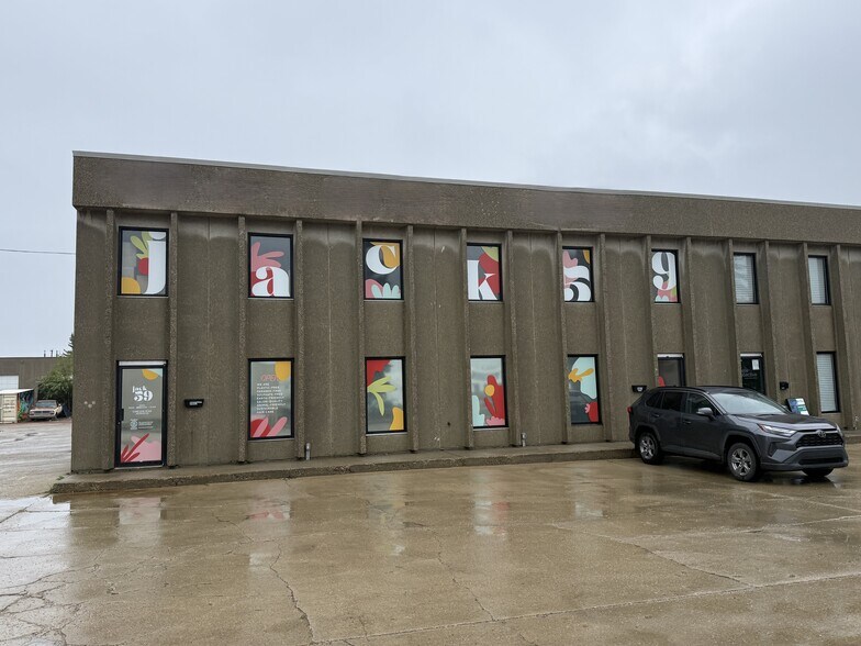 More Photos Of 9803-9805 47 Ave NW, Edmonton Warehouse For Lease