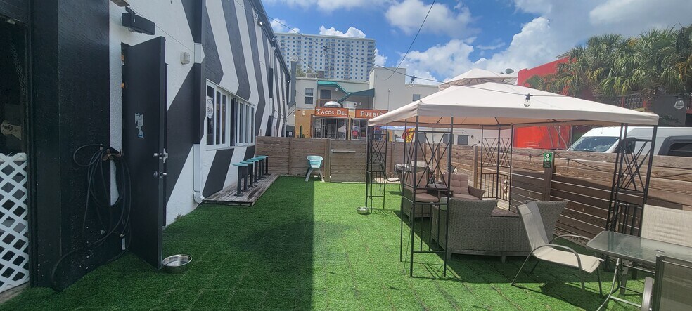 More Photos Of 525 Clematis St, West Palm Beach Office For Lease