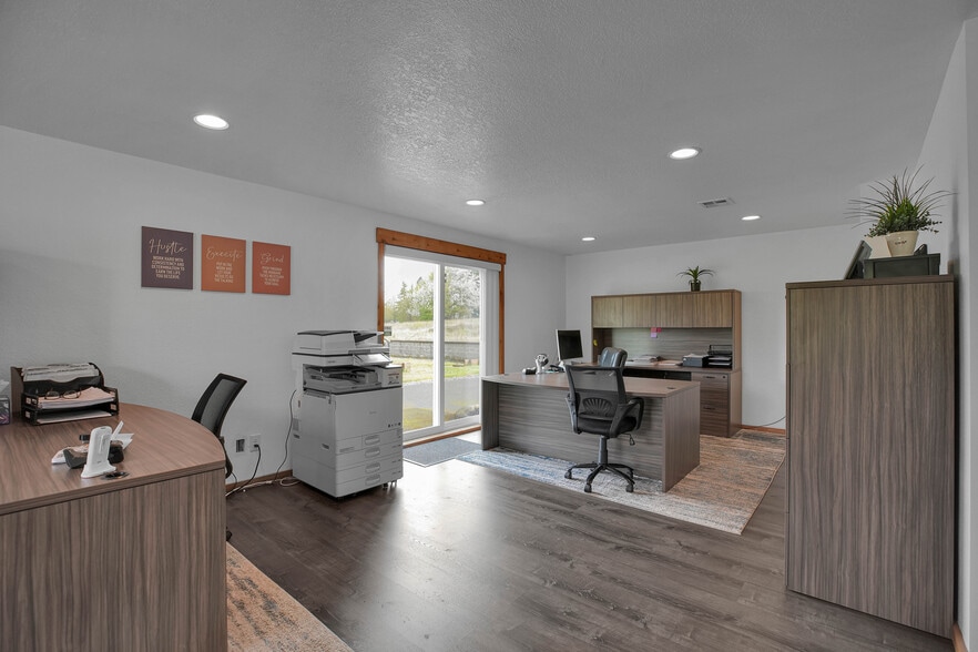More Photos Of 406 NE 184th St, Ridgefield Office Residential For Lease