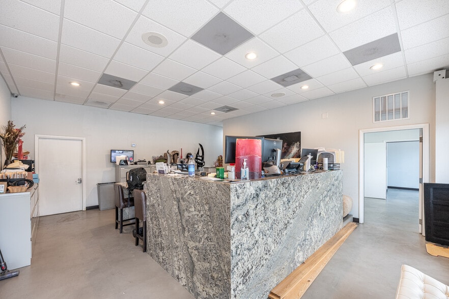 More Photos Of 1900 N Washington Blvd, Sarasota Flex For Sale