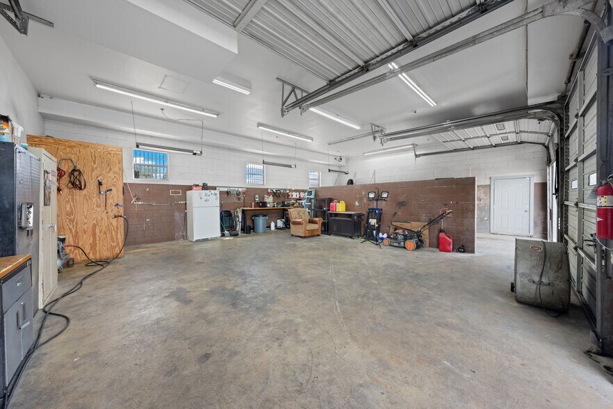 More Photos Of 1903 Junction Hwy, Kerrville Auto Repair For Sale