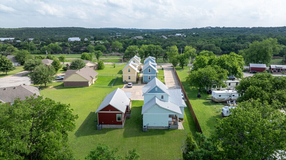 More Photos Of 1804 SW Barnard St, Glen Rose Apartments For Sale