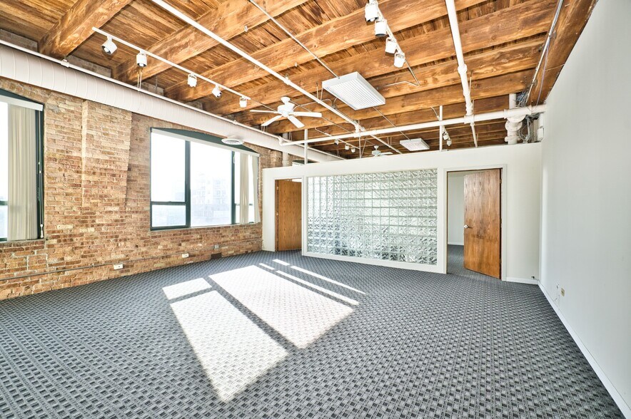 More Photos Of 833-845 W Chicago Ave, Chicago Office For Sale